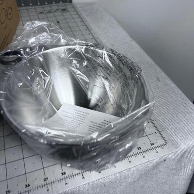 Pampered Chef NEW Stainless Steel Mixing Bowl Set