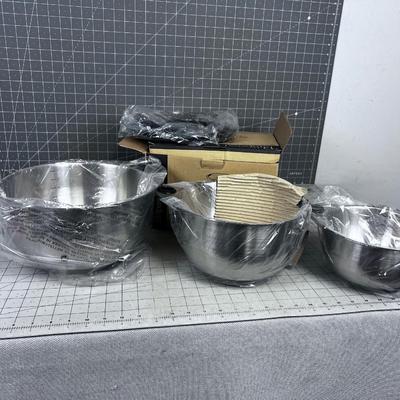 Pampered Chef NEW Stainless Steel Mixing Bowl Set
