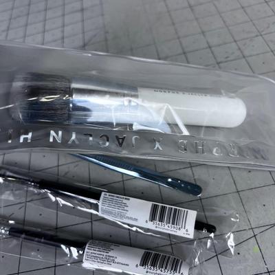 Morphe Makeup Brushes and a Set of Tweezer's