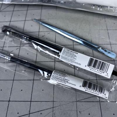 Morphe Makeup Brushes and a Set of Tweezer's