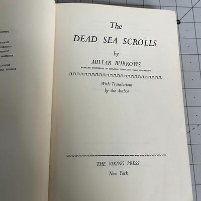 The Dead Sea Scrolls by Millar Burrows
