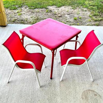 Child's Patio Table and 2 Chairs Set