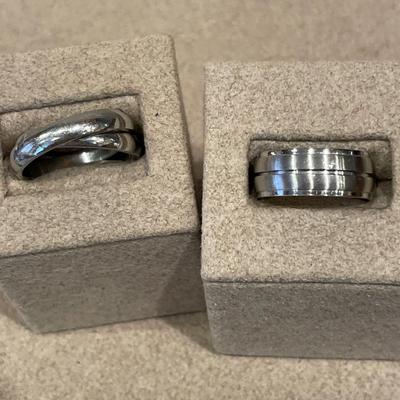 2 stainless steel rings