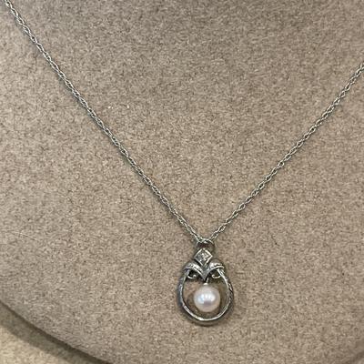 14kt gold chain and dainty pearl pendant