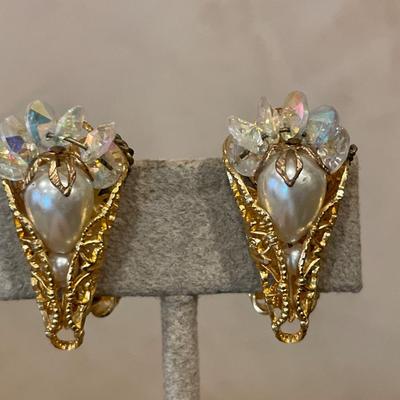 Vintage Austria crystal clip on earrings