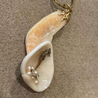 Unique shell pendant on a Citation chain