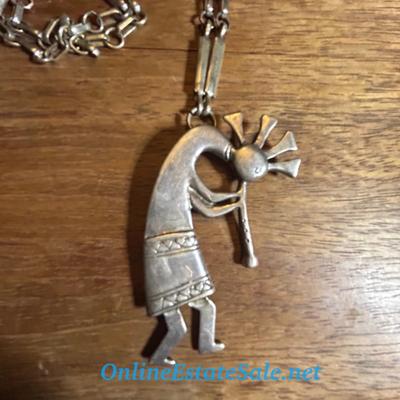SILVER PENDANT NECKLACE