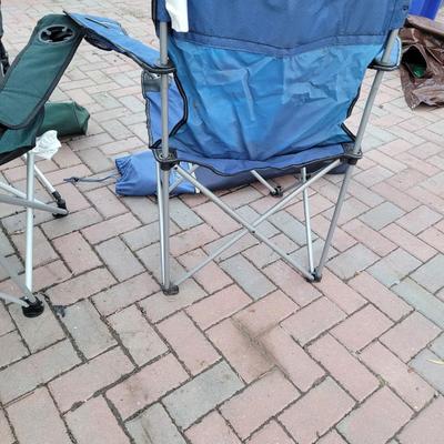 Set of 3 camp chairs, 1 executive