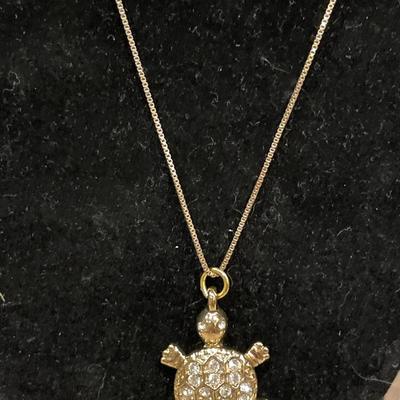 Vermeil chain with turtle pendant
