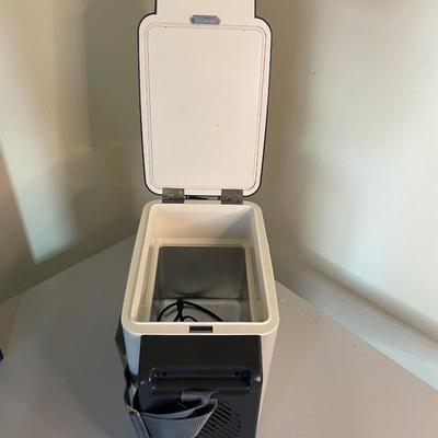 Vector Thermoelectric Travel Cooler and Warmer