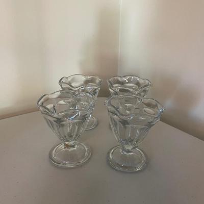 Set of 4 Vintage Sundae Glasses / Sherbert Dishes