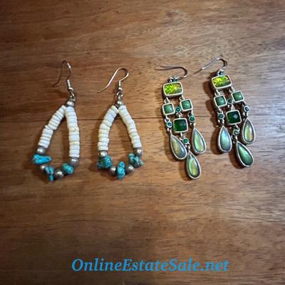 2 PAIRS OF EARRINGS