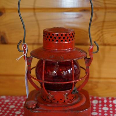 DIETZ "8 DAY " RAIL ROAD LANTERN RED W/ RED GLOBE