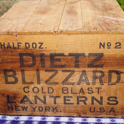 VINTAGE ORIGINAL DIETZ LANTERN CRATE. BLIZZARD LANTERN nO 2