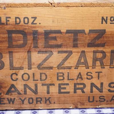 VINTAGE ORIGINAL DIETZ LANTERN CRATE. BLIZZARD LANTERN nO 2