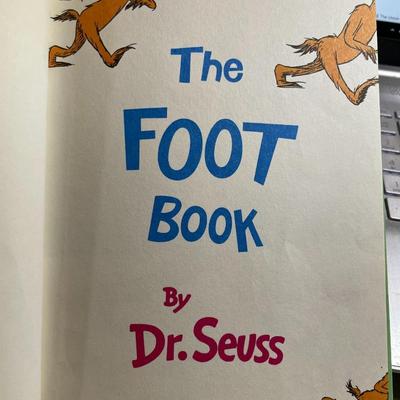 The Foot Book by Dr Seuss Beginners Book in Good Pre-Owned Condition.