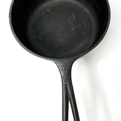 Set of 4 Vintage Cast Iron Pieces - 1 Pot and 3 Pans