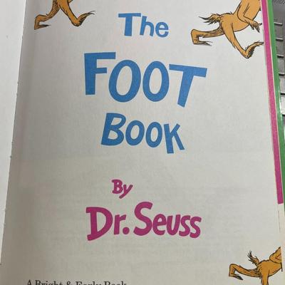 The Foot Book by Dr Seuss Beginners Book in Good Pre-Owned Condition.