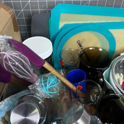 ANOTHER Large Flat of Mixed Kitchen STUFF