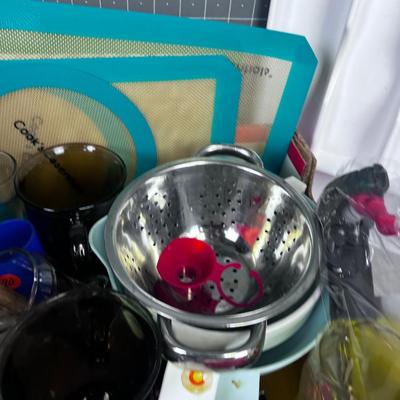 ANOTHER Large Flat of Mixed Kitchen STUFF