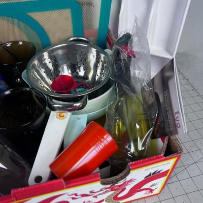 ANOTHER Large Flat of Mixed Kitchen STUFF