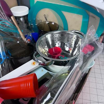 ANOTHER Large Flat of Mixed Kitchen STUFF