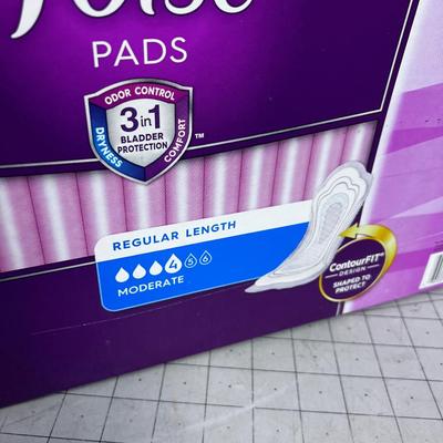 Case of POISE Pads Regular Length and Moderate Strength 