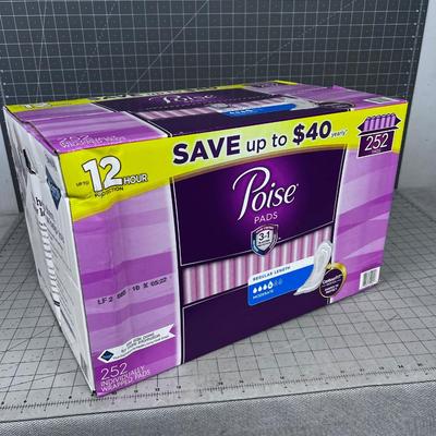 Case of POISE Pads Regular Length and Moderate Strength 
