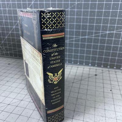 NEW The CONSTITUTION of the UNITED STATES OF AMERICA 