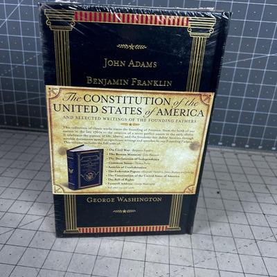 NEW The CONSTITUTION of the UNITED STATES OF AMERICA 
