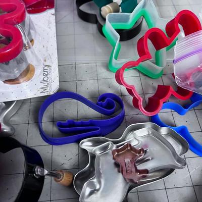 Cookie Cutters (includes tub too) 