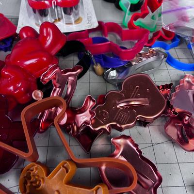 Cookie Cutters (includes tub too) 