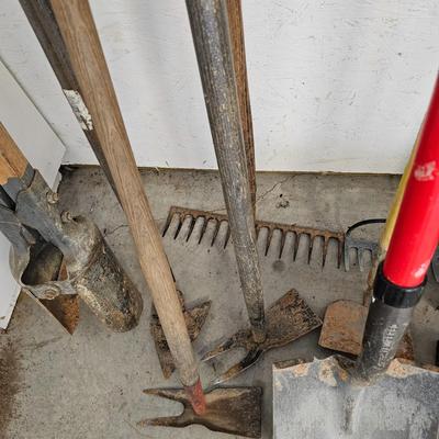 Shovels, Hoes & Rakes (G2-JS)