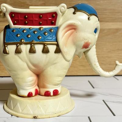 LOT 27 - BIN Vintage Elephant Bank Sylvester Save and Play