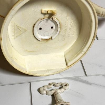 LOT 27 - BIN Vintage Elephant Bank Sylvester Save and Play