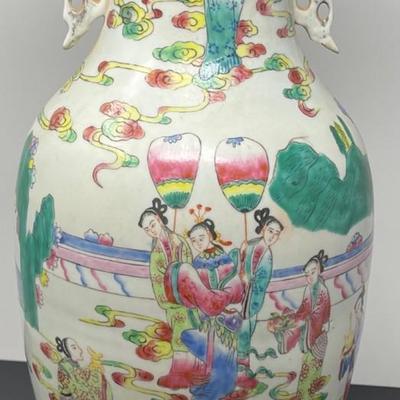 c. 1900 Antique Chinese Famille rose vase