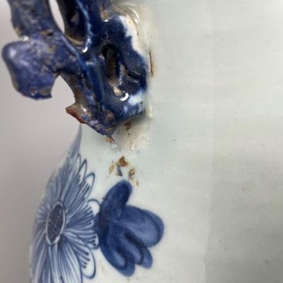 c. 1900 Antique Chinese Blue and White porcelain vase