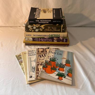 Herbs and Mushroom Books (D-DZ)