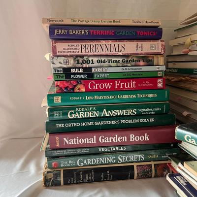 All Things Gardening Book Assortment (D-DZ)