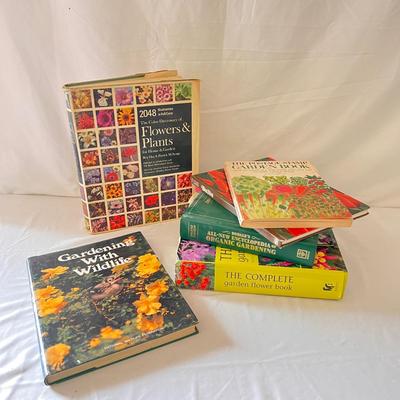 All Things Gardening Book Assortment (D-DZ)