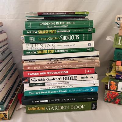 All Things Gardening Book Assortment (D-DZ)