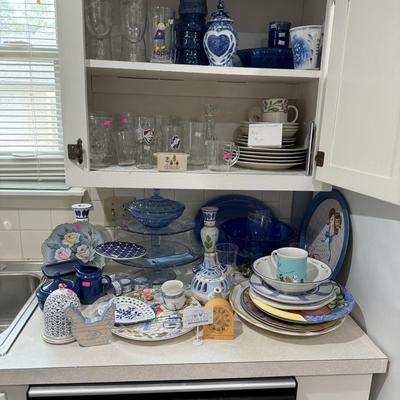 Blue kitchen dishes