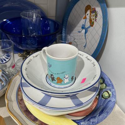 Blue kitchen dishes
