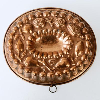 1078 Large Antique Copper Oval Fruit Design Mold