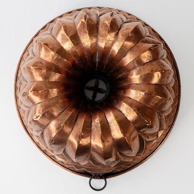 1080 Large Antique Copper Round Fluted Mold
