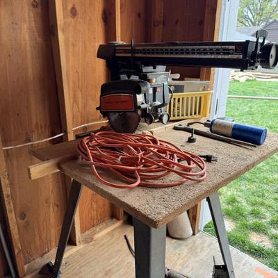 Radial arm saw