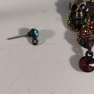 Eye-Catching Jeweled Skull Choker Jewelry Necklace with Earrings (#4)