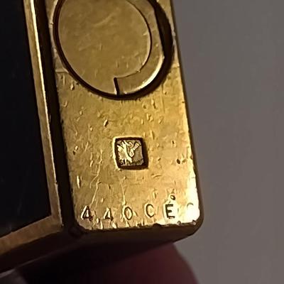 Mid Century S. T. Dupont Gas Cigarette Lighter with Black Lacquer Body and Gold-Plated Trim