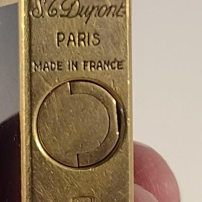 Mid Century S. T. Dupont Gas Cigarette Lighter with Black Lacquer Body and Gold-Plated Trim