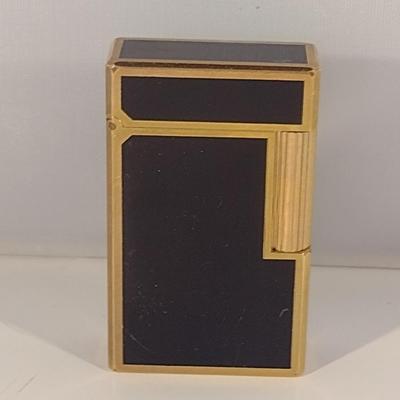 Mid Century S. T. Dupont Gas Cigarette Lighter with Black Lacquer Body and Gold-Plated Trim